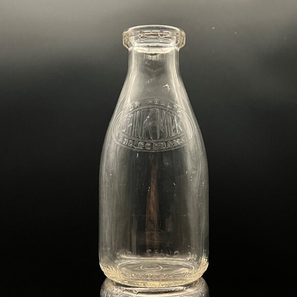 Vintage Universal Quart Milk Bottle Cincinnati OH For Health & Economy - Picture 1 of 12